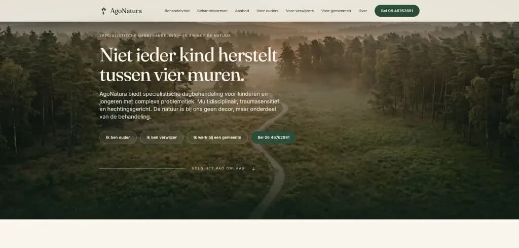 Desktopweergave van de AgoNatura-website met behandelvisie en natuurgerichte dagbehandeling