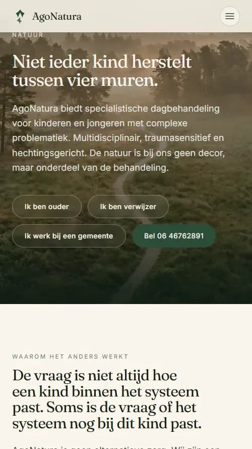 Mobiele weergave van de AgoNatura-website met heldere doelgroeproutes en contactmogelijkheden